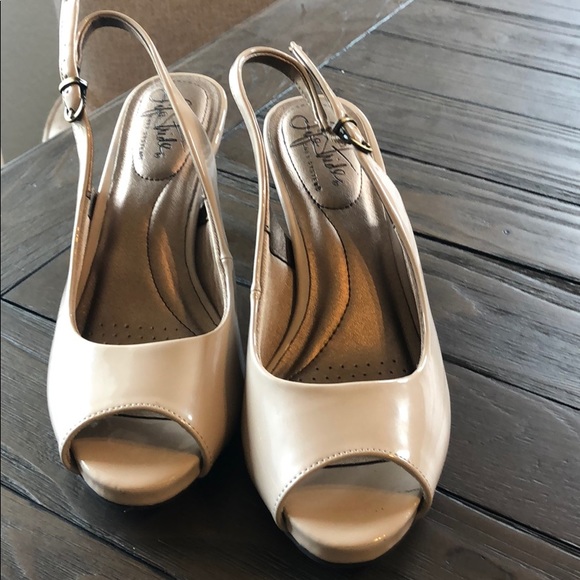 Life Stride Shoes - Nude Tan Patent Heels Pumps Life Stride Taupe peep